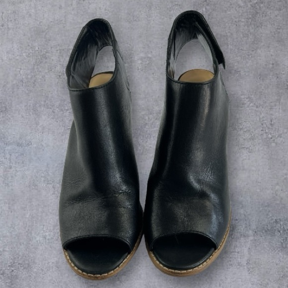Cole Haan Wrey Black Leather Booties Block Heel Peep Toe Women’s Sz: 9B - Picture 3 of 12